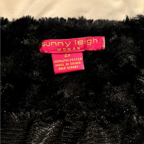 ✨ Sunny Leigh Black Faux Fur Cardigan ✨ - Picture 3 of 4